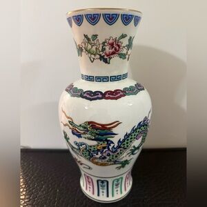 Elegant Dragon Motif Vase The Dance Of The Celestial Dragon Fine
Porcelain